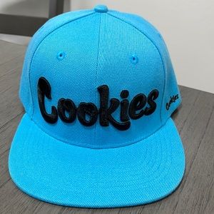 Brand new cookies brand SnapBack. Light Blue and black